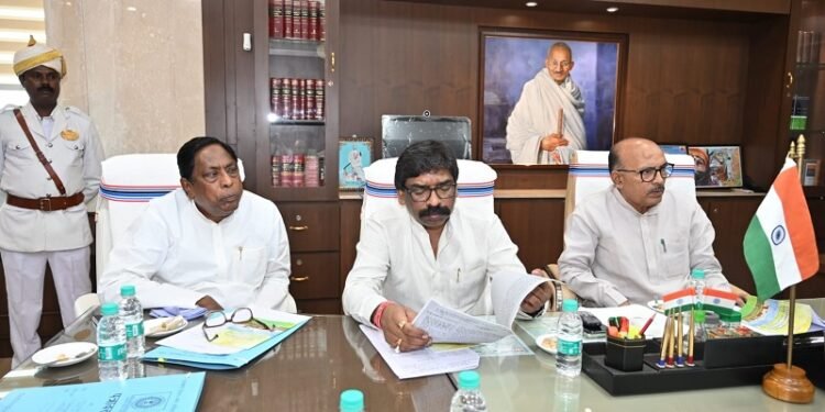 झारखंड विधानसभा : मानसून सत्र को लेकर सर्वदलीय बैठक शुरू, बीजेपी ने बनाई दूरी!