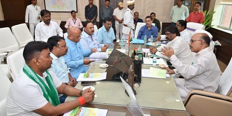 झारखंड विधानसभा : मानसून सत्र को लेकर सर्वदलीय बैठक शुरू, बीजेपी ने बनाई दूरी!