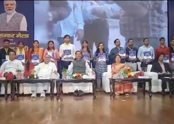 ऐतिहासिक दिन : रोजगार मेला के तहत 70 हज़ार अभ्यर्थियों को नियुक्ति पत्र वितरण, झारखंड के 300 युवाओं को मिली नौकरी