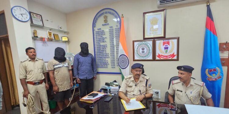 हथियार की खरीद बिक्री करने वाले दो अपराधियों को पुलिस ने किया अरेस्ट