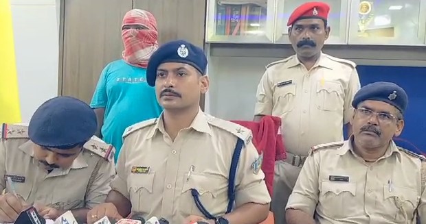 जमशेदपुर : होटवार जेल में बंद सोनू सिंह के नाम पर रंगदारी मांगने वाला कोलकाता से गिरफ्तार