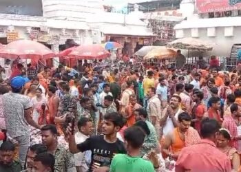 देवघर : सावन मास का पहला दिन, बाबा मंदिर में उमड़ी श्रद्धालुओं की भीड़