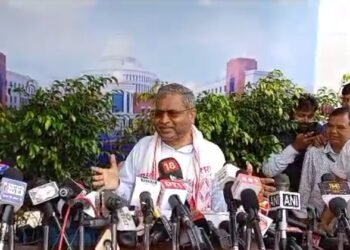 नियोजन नीति, स्थानीय नीति और शिक्षक बहाली को लेकर बाबूलाल मरांडी ने हेमंत सरकार को खूब सुनाया, कहा- युवा सड़क पर हैं और आप राजनीति कर रहे हैं