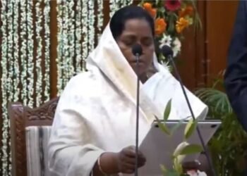 बेबी देवी बनी मंत्री, राज्यपाल सीपी राधाकृष्णन ने दिलाई शपथ, सीएम हेमंत सहित कई मंत्री व नेता हुए शामिल