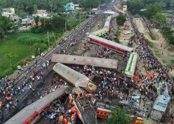 बालासोर ट्रेन हादसा: सीबीआई ने रेलवे के तीन कर्मचारियों को किया गिरफ्तार