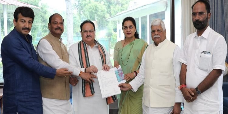 पटना लाठीचार्ज घटना की कमेटी ने बीजेपी अध्यक्ष को सौंपी रिपोर्ट, कहा- राज्य प्रायोजित हिंसा