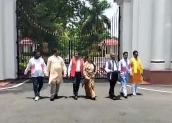 सुभाष मुंडा की हत्या सहित आदिवासियों पर हो रहे अत्याचार को लेकर बीजेपी एसटी मोर्चा के प्रतिनिधिमंडल ने राज्यपाल से की मुलाकात