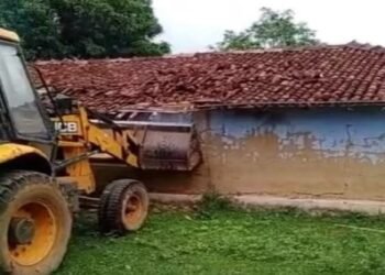 अब झारखंड में भी चलने लगा बुलडोजर, 19 संगीन मामले के आरोपी शिवशंकर के घर को प्रशासन ने किया जमींदोज