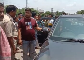 बाघमारा : कार और मालवाहक ऑटो में जोरदार टक्कर