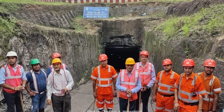 सीसीएल सीएमडी बी वीरा रेड्डी ने किया एनके एरिया क्षेत्र का दौरा, कई परियोजना का किया निरीक्षण