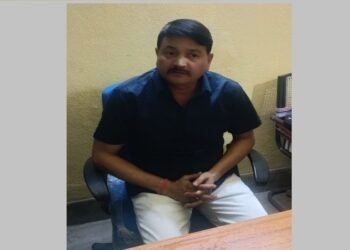 चाईबासा : 50 हजार घूस लेते ग्रामीण विकास विशेष प्रमंडल के कैशियर को एसीबी ने रंगे हाथ किया गिरफ्तार