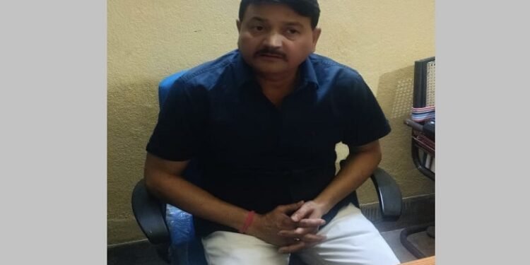 चाईबासा : 50 हजार घूस लेते ग्रामीण विकास विशेष प्रमंडल के कैशियर को एसीबी ने रंगे हाथ किया गिरफ्तार