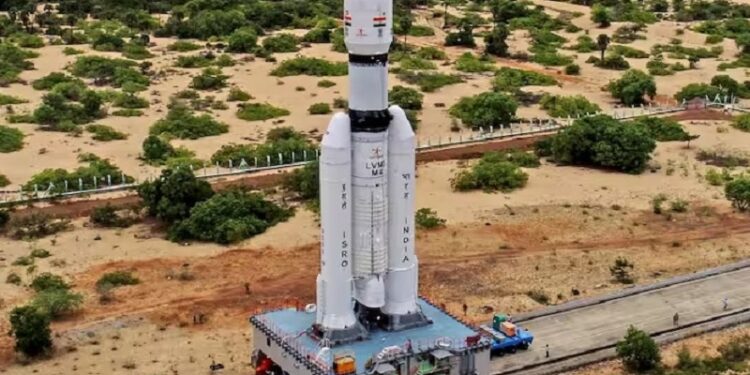 चंद्रयान-3 के प्रक्षेपण की आज से उल्टी गिनती शुरू, इसरो के वैज्ञानिकों ने की तिरुपति मंदिर में पूजा