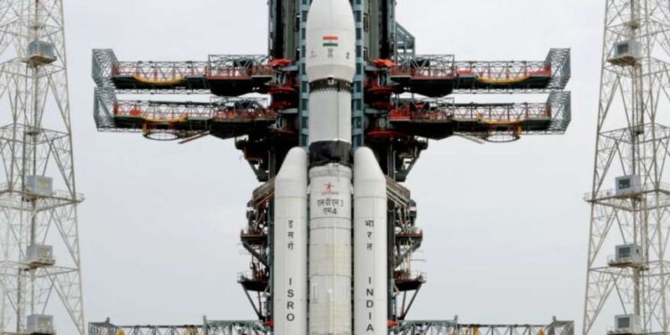 चंद्रयान-3 की लॉन्चिंग पर पूरी दुनिया की निगाहें, जानिए 3,84,400 किमी की दूरी तय कर कब चंद्रमा की सतह पर करेगा सॉफ्ट लैंडिंग