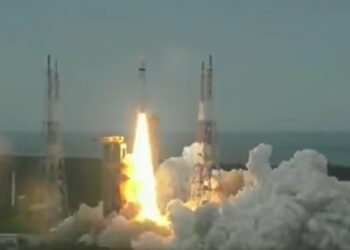 चांद की ओर निकला चंद्रयान-3, तालियों से गूंज उठा इसरो का कंट्रोल रूम, भारत ने रचा इतिहास