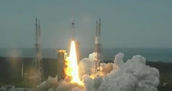 चांद की ओर निकला चंद्रयान-3, तालियों से गूंज उठा इसरो का कंट्रोल रूम, भारत ने रचा इतिहास