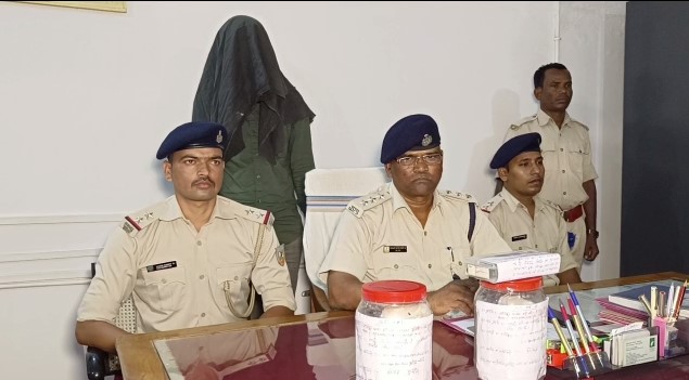 चतरा : 2 किलो अफीम के साथ अंतरराज्यीय तस्कर गिरफ्तार