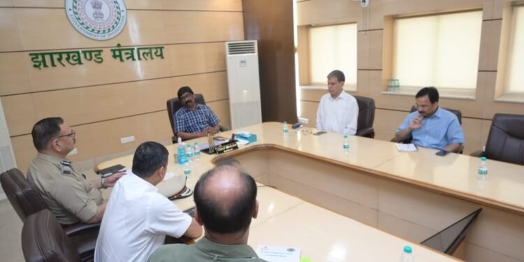 सीएम हेमंत सोरेन ने वरीय पुलिस अधिकारियों को किया तलब, कहा- अपराध पर हर हाल में लगाएं लगाम, नहीं तो होगी कार्रवाई