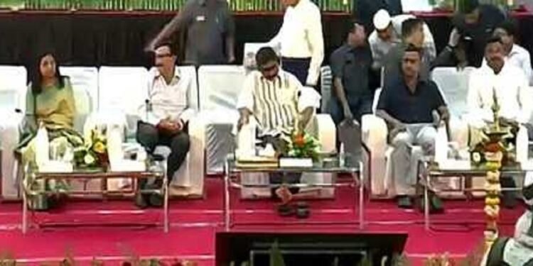 सीएम हेमंत ने झारखंड वासियों को दी बड़ी सौगात, अत्याधुनिक सुविधाओं से लैश 206 एंबुलेंस का किया उद्घाटन