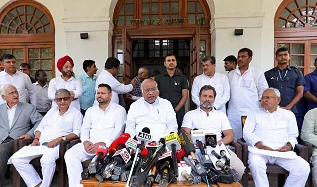 NDA की होने वाली मीटिंग पर बोले खड़गे- अपने साथ खड़ी 30 पार्टियों का नाम तो बताएं मोदी, जानिए बैठक से पहले किसने क्या कहा