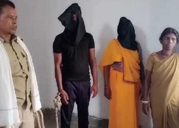 देवघर : दहेज के लिए ससुराल वालों ने पत्नी और 3 माह के बच्चे पर डाला गर्म पानी, दोनों की हालत गंभीर