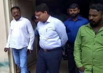 रांची : डीसी राहुल सिन्हा ने ईवीएम वेयर हाउस का किया निरीक्षण