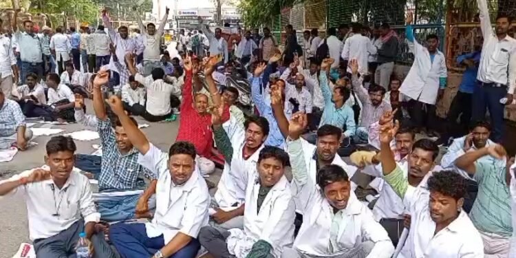 ‘पशुपालन विभाग में अरबों रुपए का घोटाला ! 7 सालों से नहीं मिला पूरा वेतन’