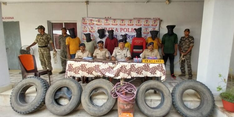 दुमका: अंतरराज्यीय वाहन चोर गिरोह का खुलासा, आठ अपराधियों को पुलिस ने दबोचा