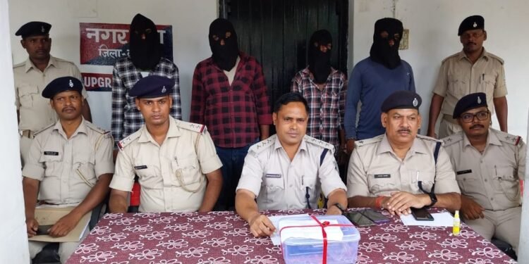 दुमका : फर्जी तरीके से वाहन चेंकिग ने नाम पर अवैध वसूली करने वाले गिरोह का खुलासा, चार आरोपी गिरफ्तार