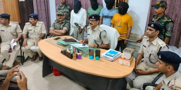 गोड्डा: बसंतराय कॉलेज के प्राचार्य डॉ. नजीरुद्दीन की हत्या का उद्भेदन, दो पिता पुत्र समेत चार आरोपी गिरफ्तार