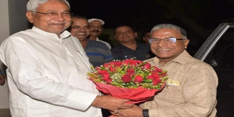 सीएम नीतीश कुमार से हरिवंश ने की मुलाकात, डेढ़ घंटे चली बैठक