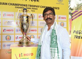 सीएम हेमंत सोरेन ने हीरो एशियन हॉकी चैंपियनशिप ट्रॉफी का किया अनावरण