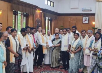 विपक्षी दलों के सांसदों ने राहत शिविरों में जाकर सुना पीड़ितों का दर्द, महुआ माजी बोलीं- अमित शाह का दावा हुआ फेल, अभी जल रहा मणिपुर