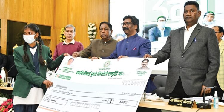 सीएम हेमंत के नेतृत्व में 7 लाख से अधिक बेटियों के चेहरे पर बिखरी मुस्कान