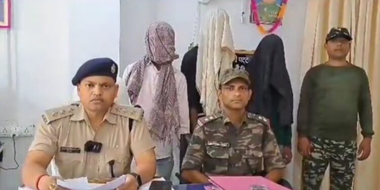चतरा : नकली पिस्टल दिखाकर राहगीरों से करते थे लूटपाट, पुलिस ने 3 अपराधियों को दबोचा