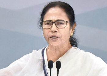 ममता बनर्जी की सुरक्षा में फिर सेंधमारी की कोशिश, सीएम आवास में घुस रहे युवक को चाकू और असलहा के साथ पुलिस ने किया गिरफ्तार