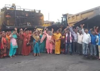 रामगढ़ : सड़क, बिजली, पानी की मांग को लेकर ग्रामीणों ने झारखंड उत्खनन परियोजना को कराया बंद