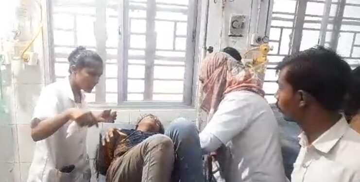 शेखपुरा : मामूली विवाद में दो पक्षों के बीच जमकर चले लाठी डंडे, 5 घायल