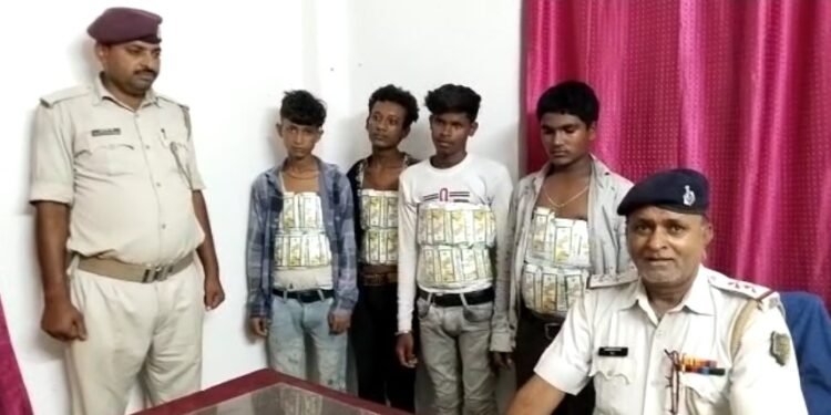 बिहार में शराब खपाने का अनोखा तरीका, पुलिस ने गया पैसेंजर ट्रेन से 4 नाबालिगों को फ्रूटी पैकेट शराब के साथ पकड़ा