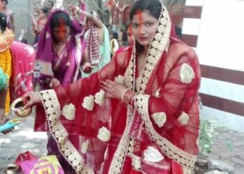 शादी के बाद बच्चा नहीं होने पर विवाहिता की ससुराल वालों ने फांसी पर लटकाकर कर दी हत्या, परिजनों ने लगाया आरोप