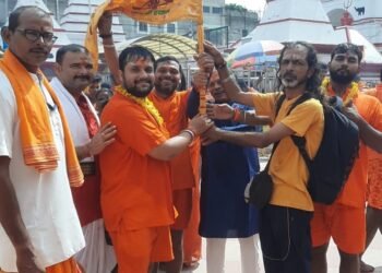 बासुकीनाथ धाम मंदिर से निशान लेकर खाटू धाम के लिए निकले रांची के श्याम भक्त मुन्ना शर्मा