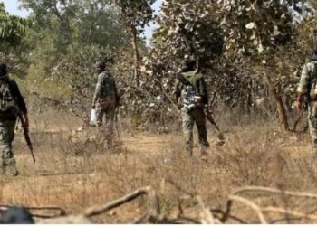 चाईबासा : एंटी नक्सल अभियान पर निकले असिस्टेंट कमांडर आईईडी ब्लास्ट से हुए घायल, एयरलिफ्ट कर लाया जा रहा रांची