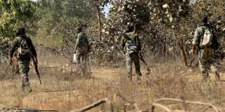 चाईबासा : एंटी नक्सल अभियान पर निकले असिस्टेंट कमांडर आईईडी ब्लास्ट से हुए घायल, एयरलिफ्ट कर लाया जा रहा रांची