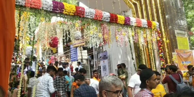 रांची : पहाड़ी मंदिर में उमड़ी शिव भक्तों की भीड़, भोलेनाथ के जयकारे से गूंज उठे मंदिर परिसर