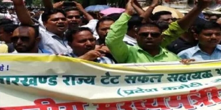 पारा शिक्षकों ने निकाला न्याय मार्च, वेतनमान और नियमित नौकरी को लेकर सरकार पर लगाया वादाखिलाफी का आरोप