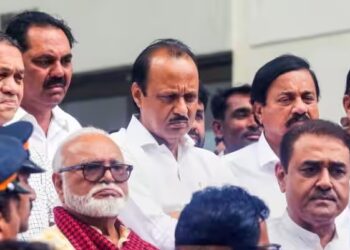 शरद पवार से दूसरे दिन भी मिले अजित पवार और एनसीपी के कई विधायक, जानिए क्या बोले प्रफुल्ल पटेल