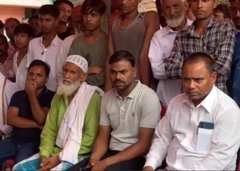 साहिबगंज : पंचायत के तुगलकी फरमान से 14 सदस्यों वाला परिवार का हुक्का-पानी बंद, पीड़ित महिला ने लगाई इंसाफ की गुहार