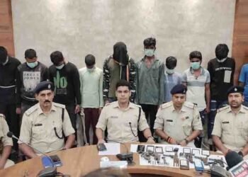 रामगढ़ : पुलिस की सक्रियता से अपराधियों के मंसूबे पर फिरा पानी, हथियार के साथ 11 अपराधियों को दबोचा