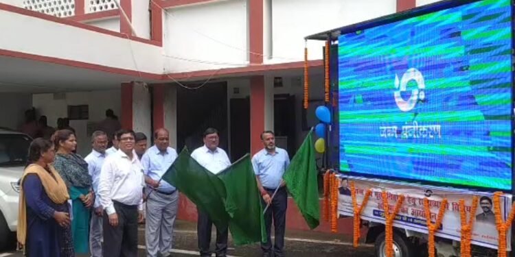 जन्म एवं मृत्यु निबंधन हेतु राज्यव्यापी विशेष अभियान की हुई शुरुआत, डीसी ने एलईडी वैन को दिखाई हरी झंडी