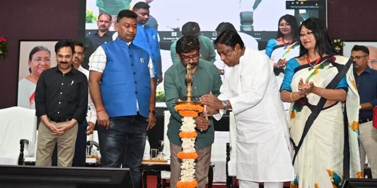 मुफ्त में होगी ट्रेनिंग और मिलेंगे पैसे, है न कमाल का प्लान! सीएम हेमंत सोरेन ने मुख्यमंत्री सारथी योजना का किया शुभारंभ